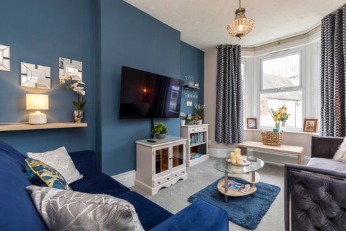 Lion House | Central Horsham | Free Parking |