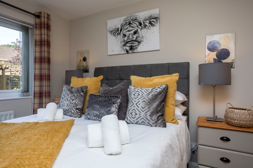 Tanbridge | Quiet 2-Bed Apartment | 2 Free Parking Spaces