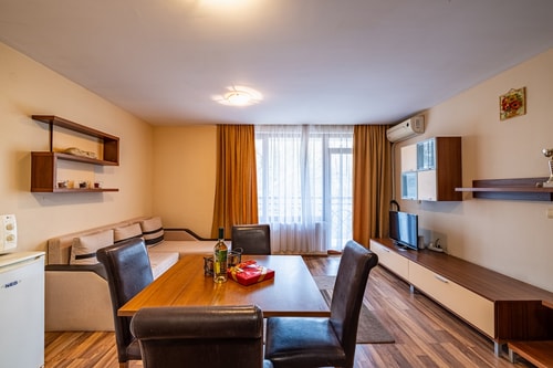 Primrose Apartment with Free Parking