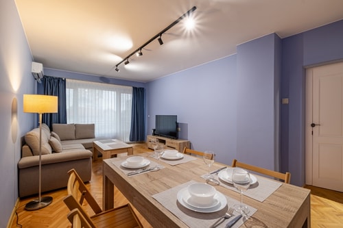 Peaceful Apartment with FREE Parking