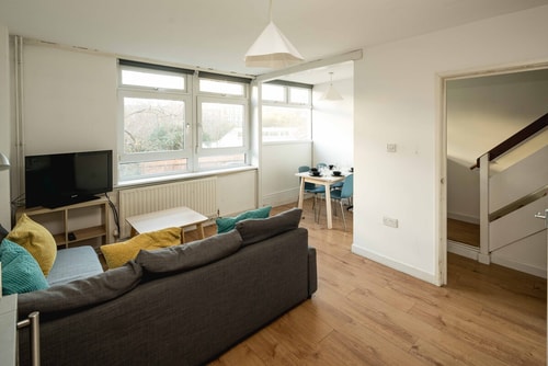 Bethnal Green Haven: Stylish 4-Bedroom Retreat