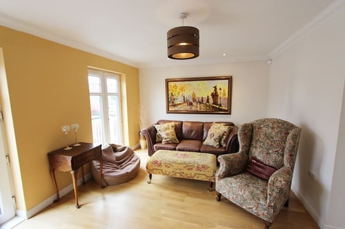 Immaculate 4BD Family Home in Lee on the Solent