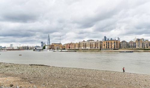 Modern 4 bedroom Terraced House by the Thames!