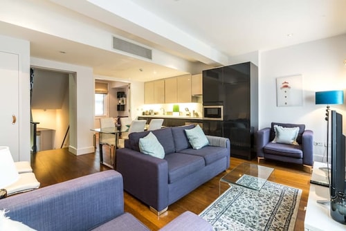 A Stunning Three Bedroom Home in Mayfair