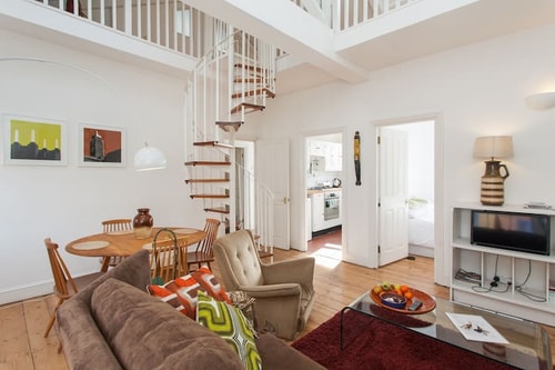 LARGE SHOREDITCH 2/DBL BED LOFT APT