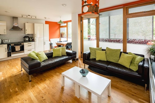 Central London Gem: Modern 1BD with Balcony