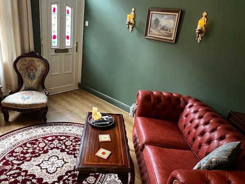 Robin’s Hollow: 2BD Home Near Wrexham AFC