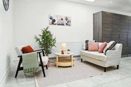 Spacious 6-Bedroom/6-Bathroom Stay in Bloxwich