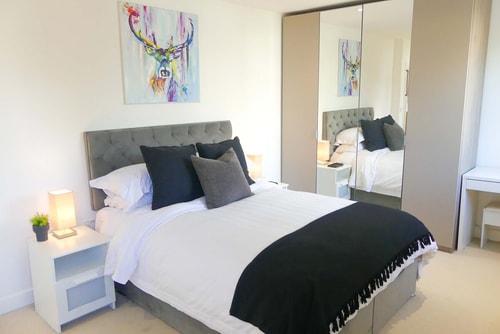 3-Bed Penthouse with Balcony & Parking