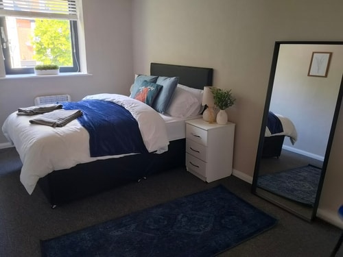 Modern Single-Floor Apartment - Sleeps 8