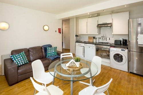 Spacious 4-Bed Home near Stockwell Tube Station