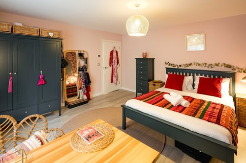 Modern 2-Bed Flat Near Canary Wharf & Greenwich