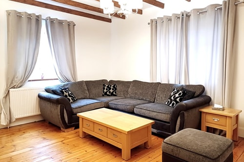 Charming 4B Bungalow w/ Garden Near Beach & Downs