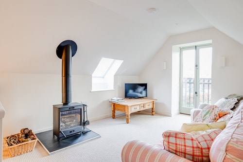 Charming Coach House Retreat Near Sherborne Abbey