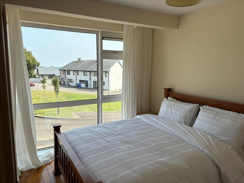 3 Bedroom Home, Walk to Town