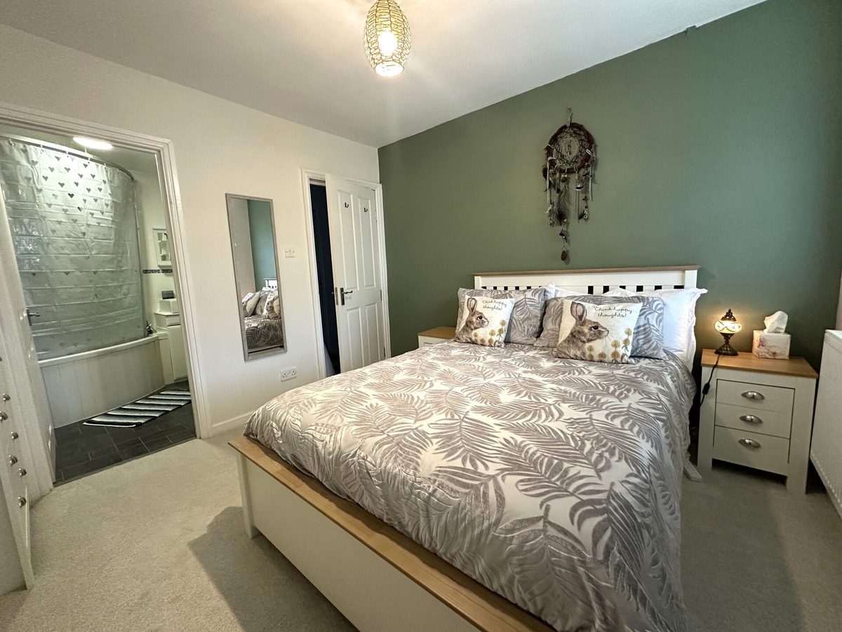 Bright Seaside Apartment with Stunning River Views 5 Hello Guest