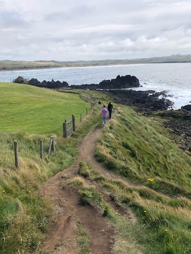 Causeway Headland Gem - 4BD Cottage Retreat 4 Hello Guest