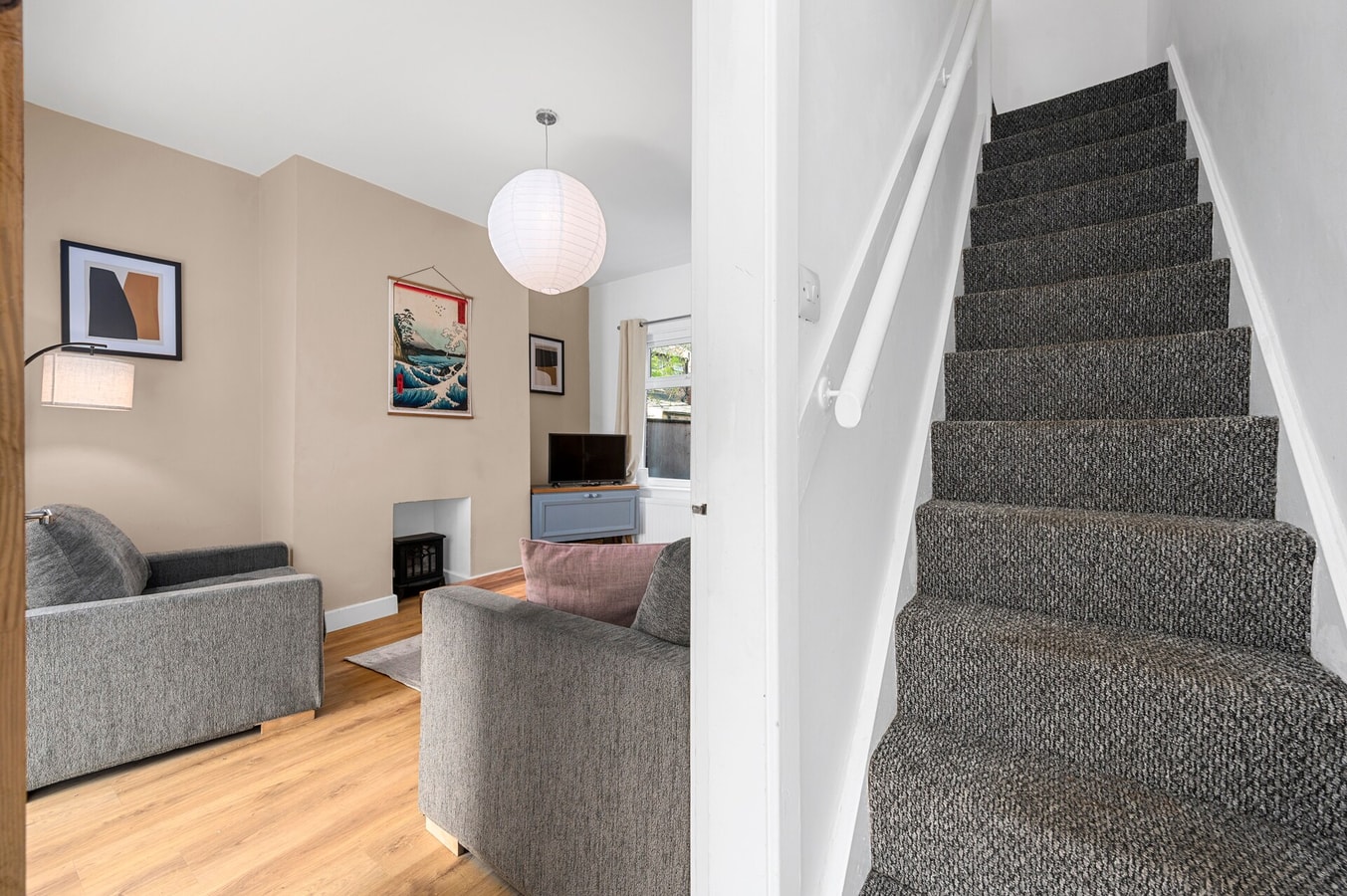 Bright 2BD Home - 10 mins to Central Manchester 8 Hello Guest