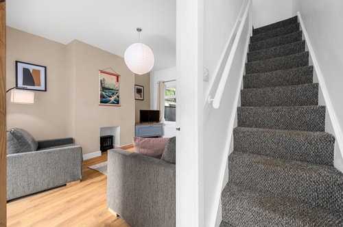 Bright 2BD Home - 10 mins to Central Manchester 8 Hello Guest