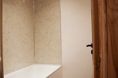 Elegant & Sunny 2BD basement stay, Edinburgh! 11 Hello Guest