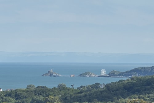 2BD Holiday Home Stunning views of the Sea & Gower 53 Hello Guest