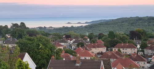2BD Holiday Home Stunning views of the Sea & Gower 45 Hello Guest