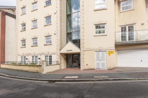 Modern 2-Bed Flat in Tavistock Centre 29 Hello Guest