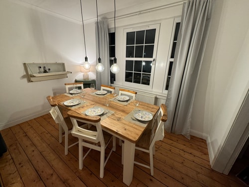 Stirling Haven: Charming 3B Apt in City Centre 1 Hello Guest