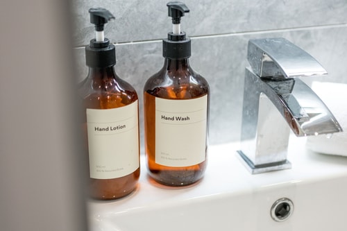 Modern 2B Home with Private Backyard & Fast WiFi 18 Hello Guest