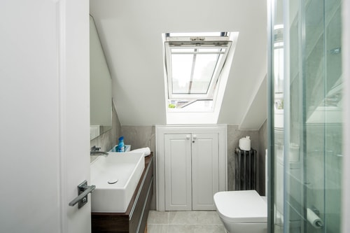 Sleek and Stylish 1BD Apt w/ Balcony, Hammersmith 13 Hello Guest