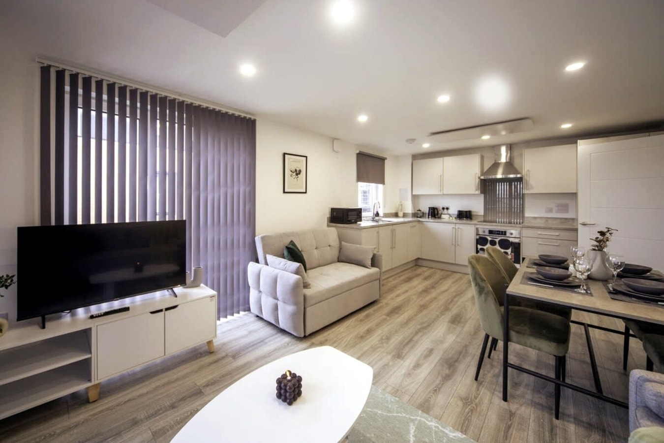 Stylish & Modern Flat 2 Min Walk to Ashford Outlet 8 Hello Guest