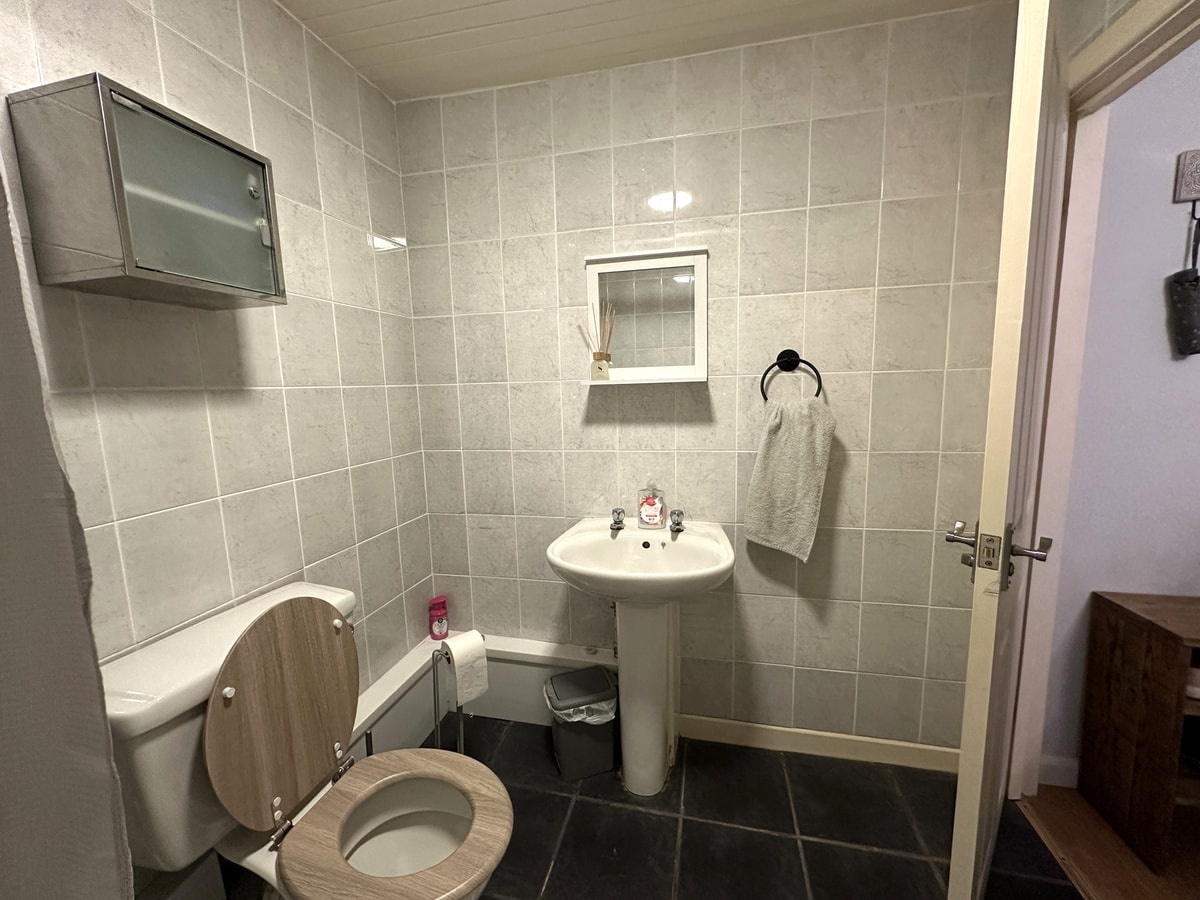 Bright Seaside Apartment with Stunning River Views 24 Hello Guest