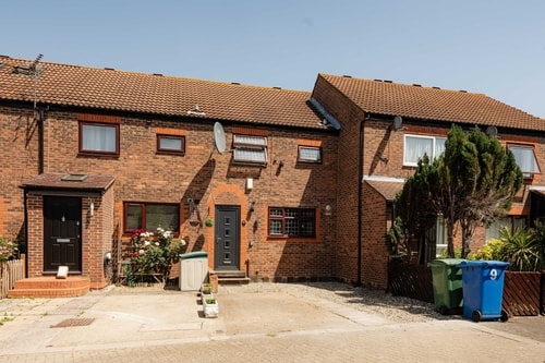 3BR Family Home for up to 7 with Garden