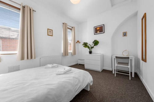 Bright 2BD Home - 10 mins to Central Manchester 3 Hello Guest