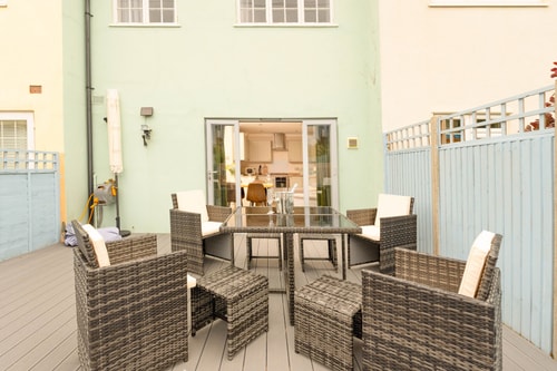 Tranquil 3BD Haven by the Sea in Littlehampton 5 Hello Guest