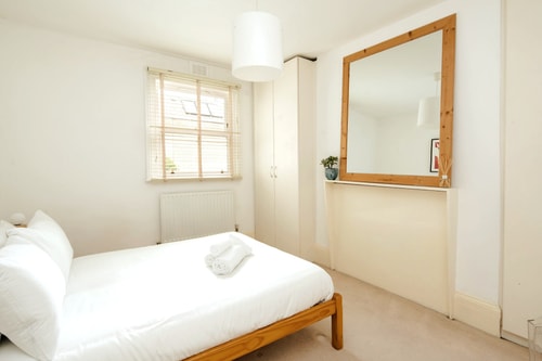 Beautiful Designer Flat in Maida Vale, Sleeps 4 6 Hello Guest