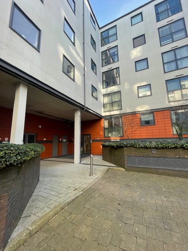 Central 1BR Flat for up to 3 - Lift Access