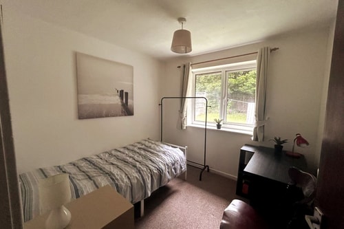 Oldham Bungalow Retreat: 2BD Peaceful Comfort 9 Hello Guest