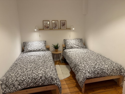 Stirling Haven: Charming 3B Apt in City Centre 11 Hello Guest