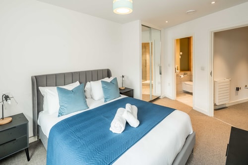 Modern 2 bed Flat Near O2 & Canary Wharf 3 Hello Guest