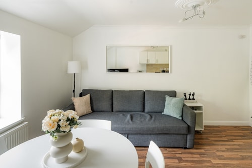 Bright Flat Near Parks & Restaurants
