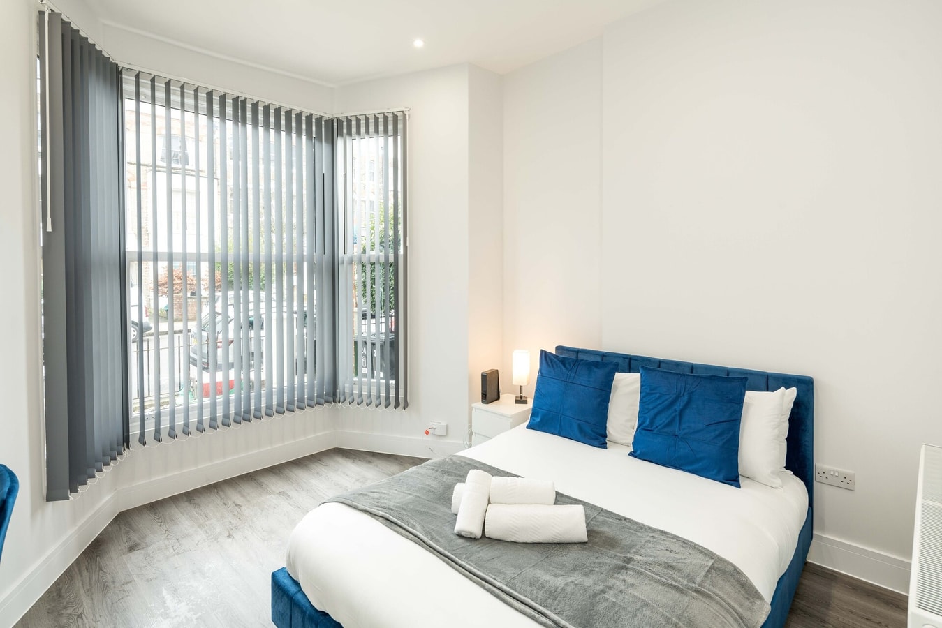 Modern 2B Home with Private Backyard & Fast WiFi 5 Hello Guest