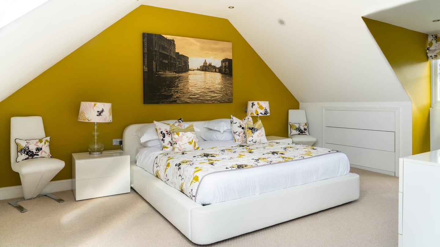 Superb 4BD Stay in Wyton and Houghton Village 14 Hello Guest