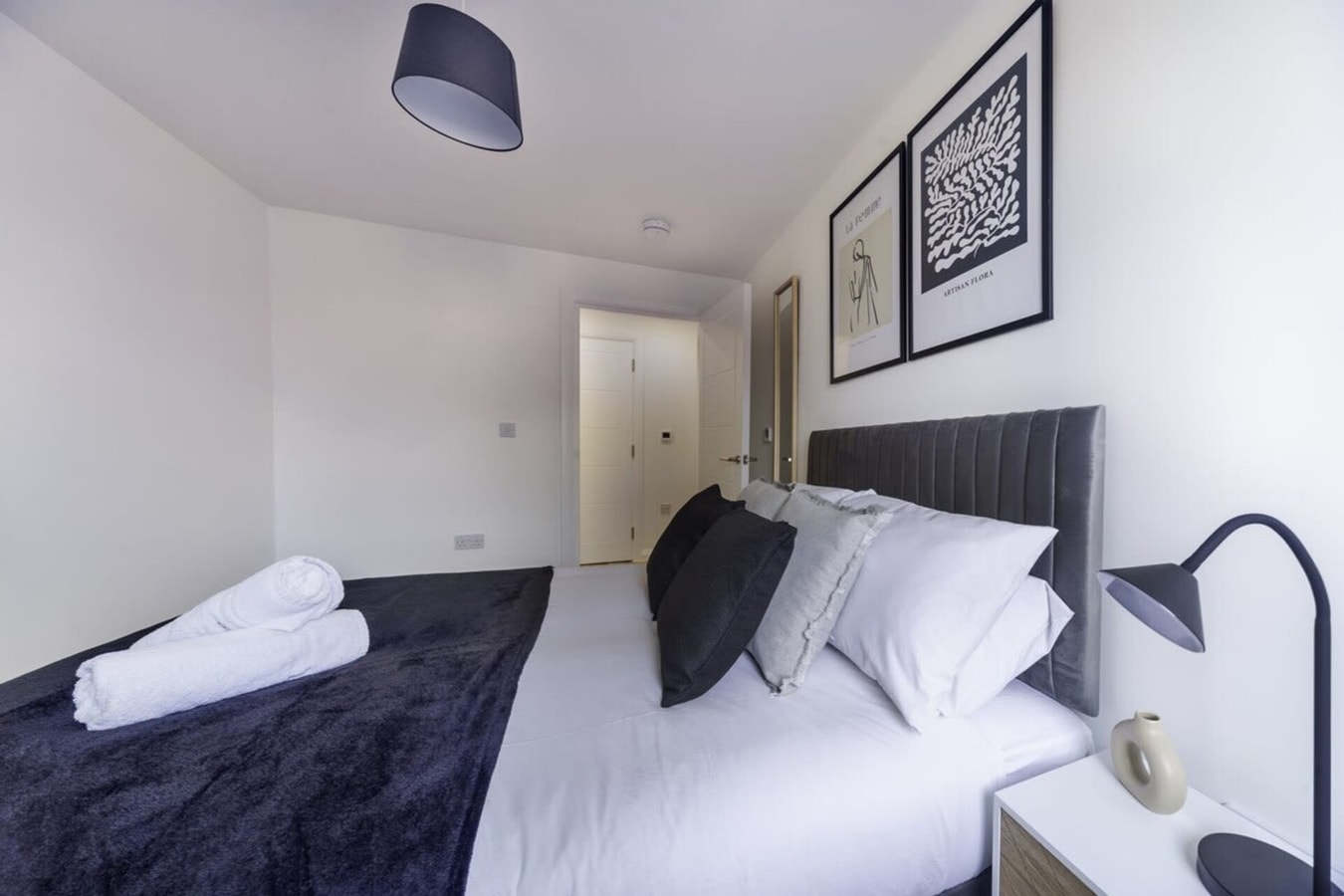 Stylish & Modern Flat 2 Min Walk to Ashford Outlet 7 Hello Guest