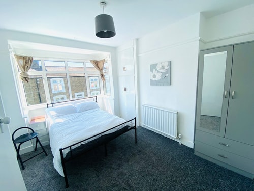 Cozy 3BD Retreat in London 4 Hello Guest