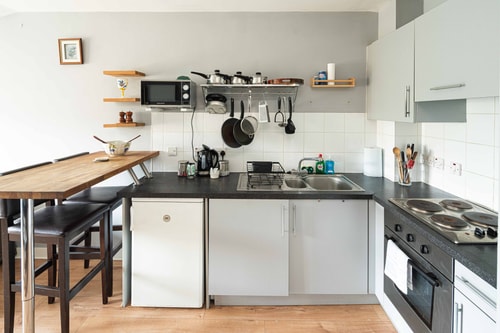 2BD Flat by Common & Village - Wimbledon, Zone 3 11 Hello Guest