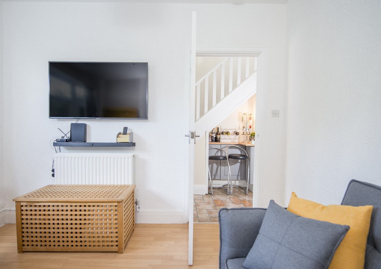 2BD Holiday Home Stunning views of the Sea & Gower 15 Hello Guest