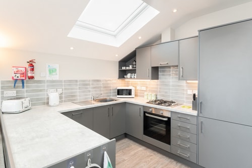 Seaside 3BD Retreat with Balcony & Stunning Views 2 Hello Guest