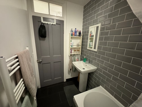 Stirling Haven: Charming 3B Apt in City Centre 22 Hello Guest