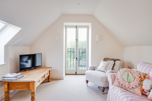 Charming Coach House Retreat Near Sherborne Abbey 31 Hello Guest